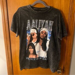 Aaliyah Distressed Black Graphic T-Shirt